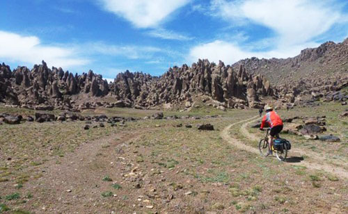 Mountain Bike Across Mountain Siroua Safran tracks 